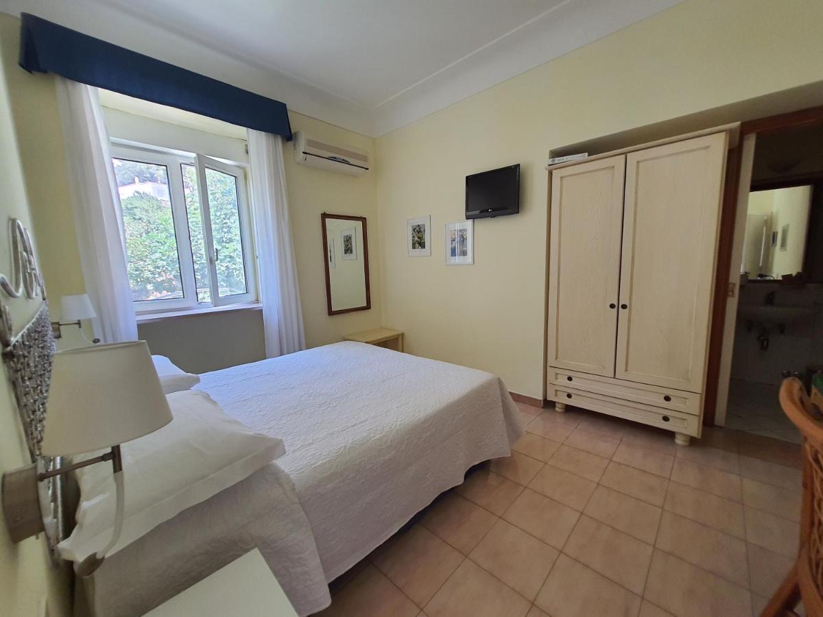 Hotel Nautilus กาปรี ภายนอก รูปภาพ
